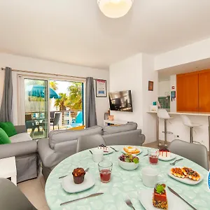 B06 - Top-floor Marina 2 Bed Lagos